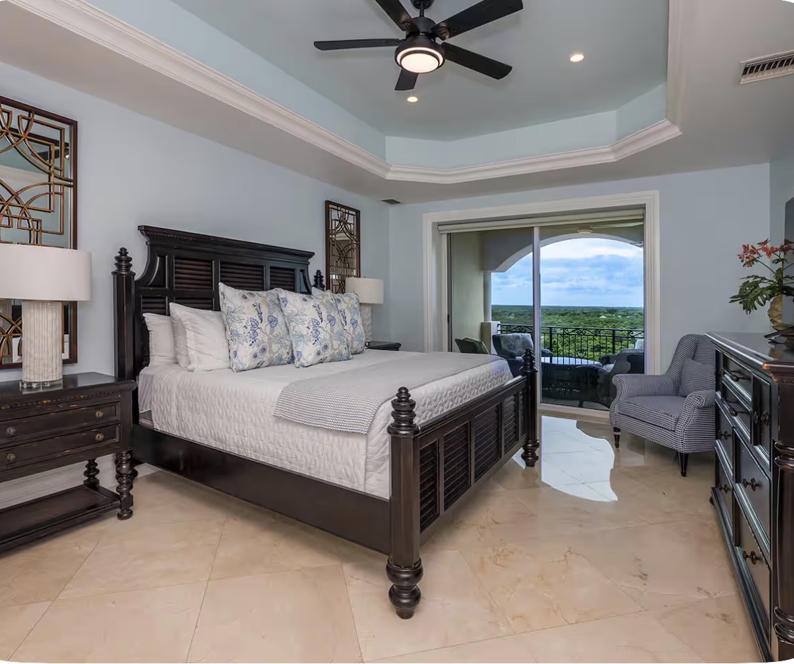 Condo 510 third bedroom with king bed and jungle view